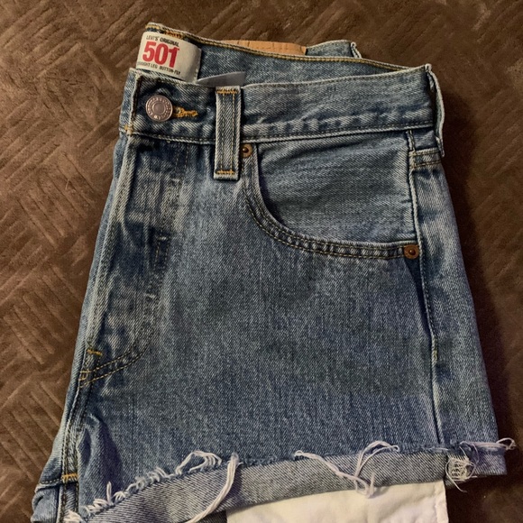 LEVIS shorts , Size 29 - Picture 3 of 4